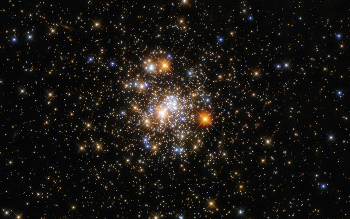 Hubble Captures a Sparkling Cluster
