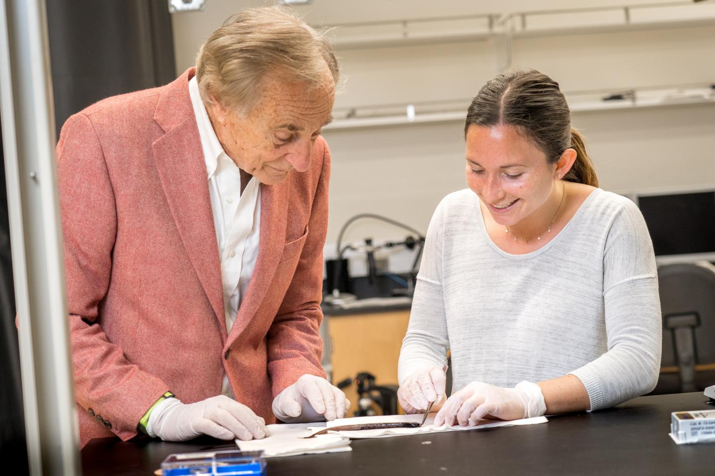 Deep-Sea Dragonfish Transparent Teeth -- 3