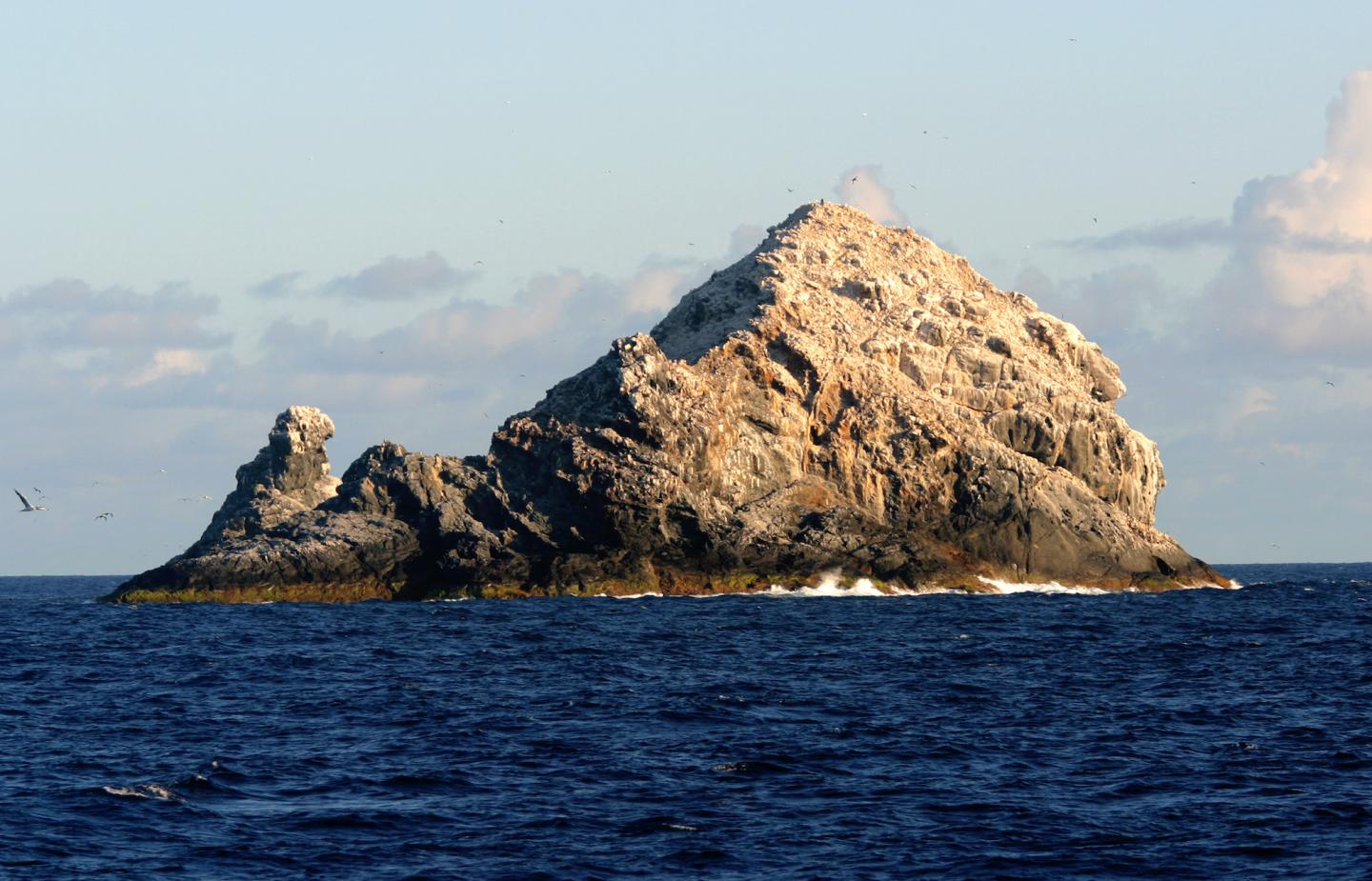 Gardner Pinnacles (P?h&#257;honu)