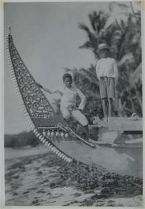 Fig. 4 A prow board or kora ulu on a Moluccan wate…reldculturen, Coll. No. RV-A440- tt-186-268a.).jpg