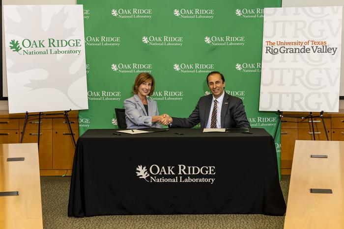 Susan Hubbard, ORNL’s deputy for science and technology and Can (John) Saygin, senior vice president for research and dean of the graduate college at UTRGV, sign a memorandum of understanding to strengthen research cooperation and establish a collaborat