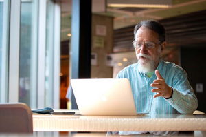 Illinois Tech Associate Professor of Biology and Physics Andrew Howard