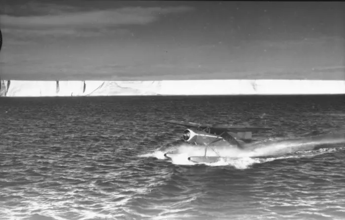 A Stinson Reliant poton aircraft