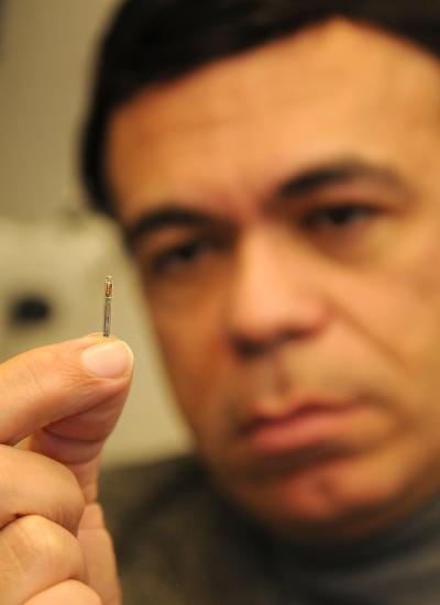 Babak Ziaie Shows the Prototype Wireless Device