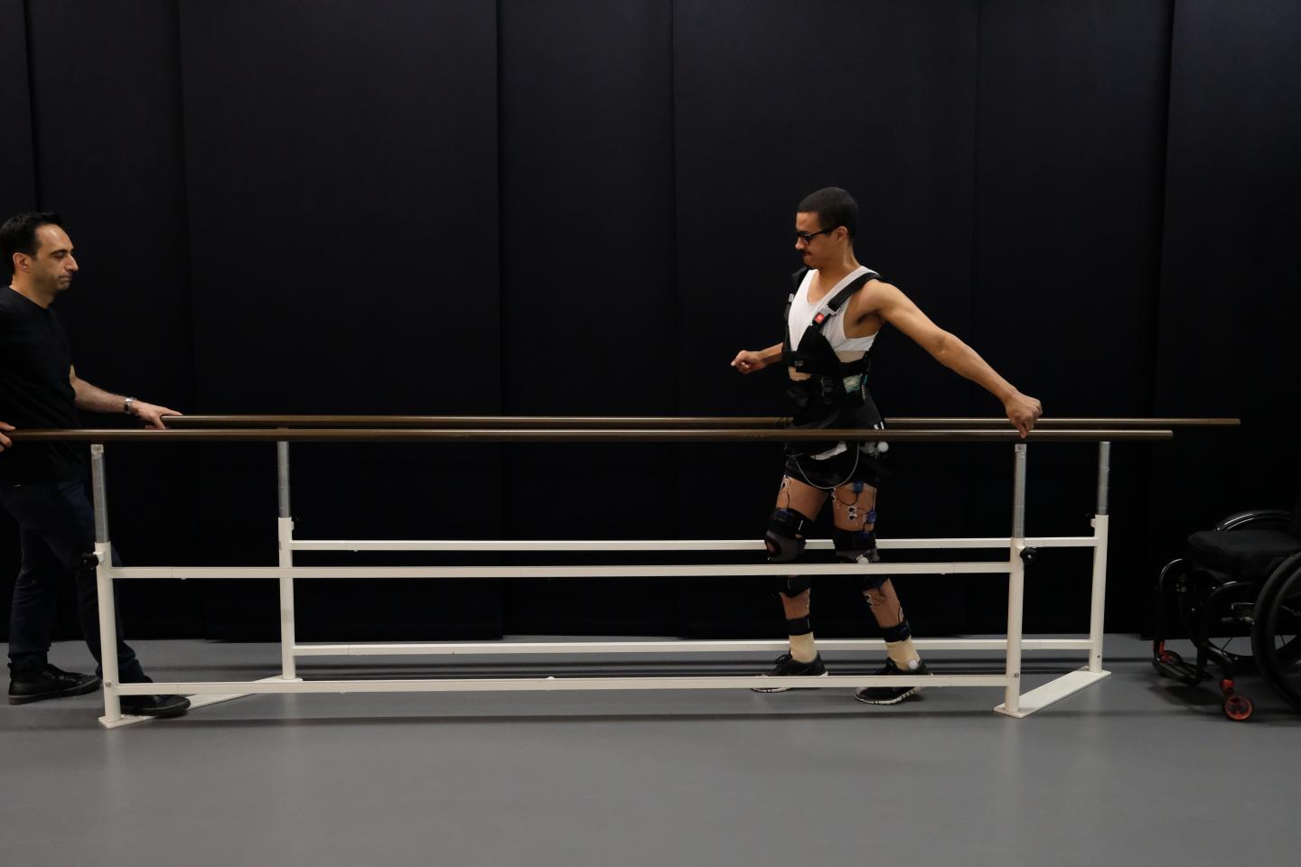 David Mzee Walking without Support nor Electrical Stimulation