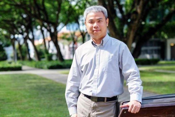 SMU Associate Professor Gao Debin