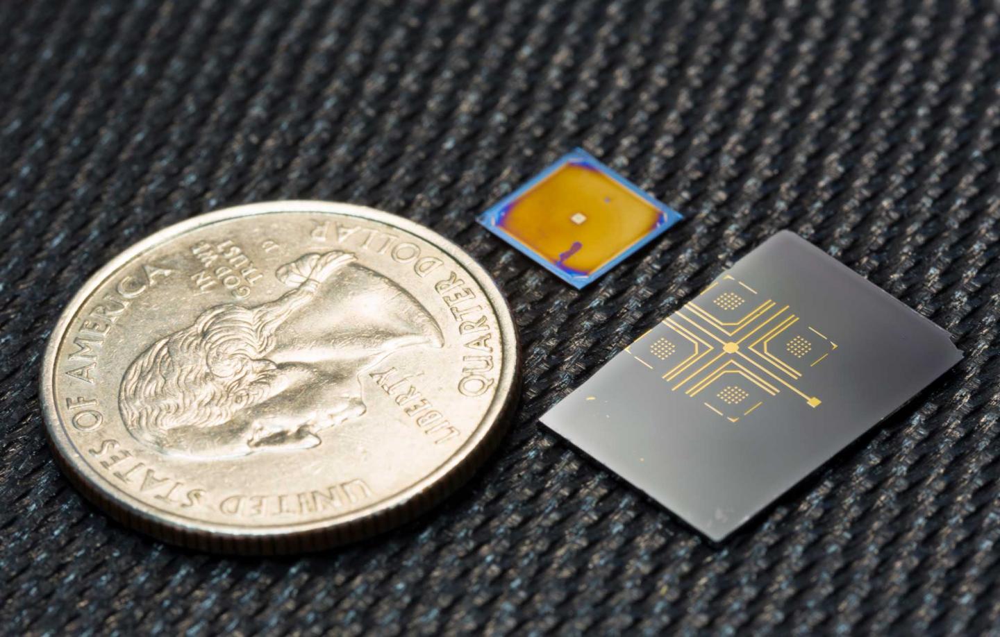 Plasmomechanical Metamaterial-Based Oscillator