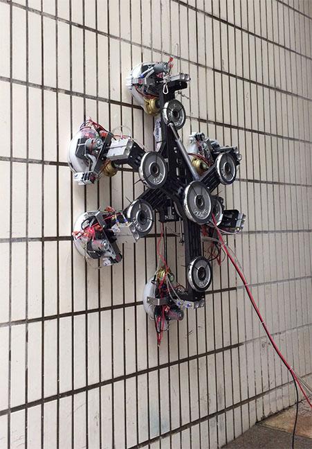 A Wall-Climbing Robot Uses the Zero-Pressure Difference Method to Form Suction