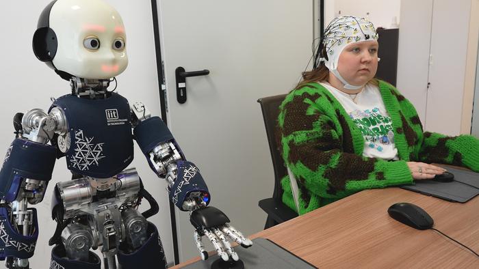 Acting for a common goal with humanoid robots