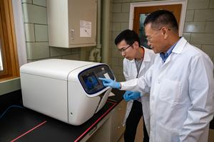 Liping Zhao in Lab