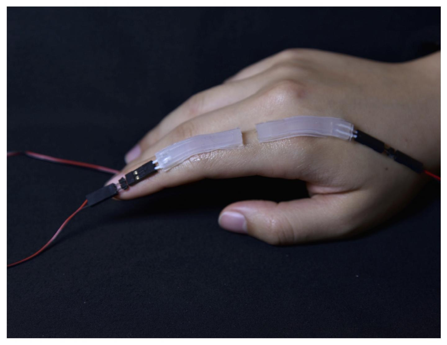 Strain Sensor on Hand