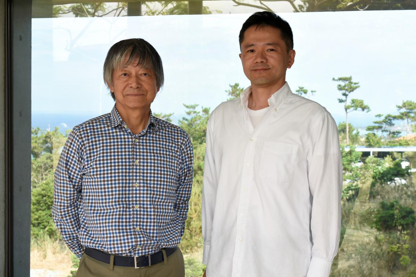 Prof. Noriyuki Satoh and Jun Inoue of the OIST Marine Genomics Unit