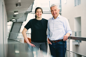Doctorate student Inga Hochheiser and Prof. Matthias Geyer,
