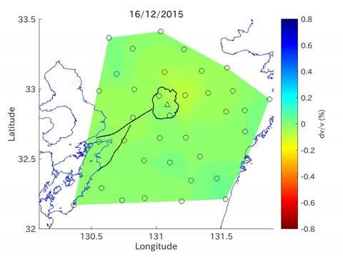 Animation Showing Spatial and Temporal Variations of Seismic Velocity on Kyushu Island