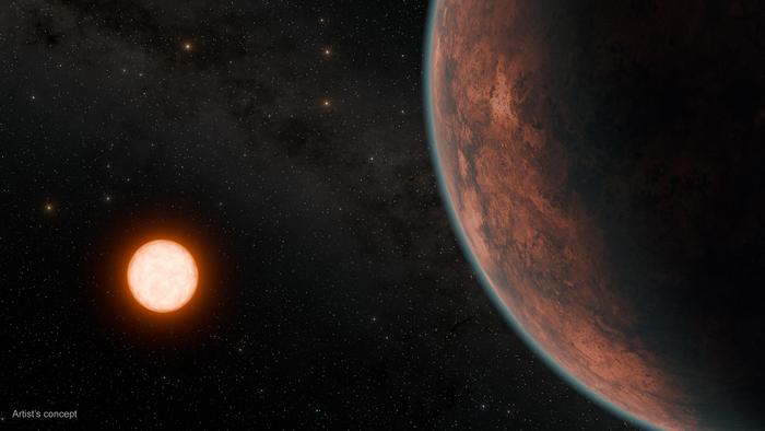 Artist's concept of Gliese 12 b and its star