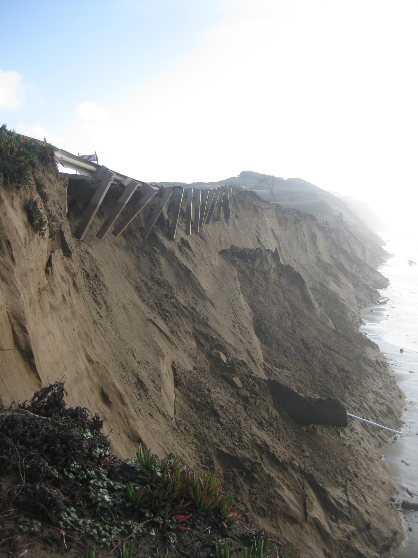 Severe Coastal Erosion During an El Ni&ntilde;o Storm