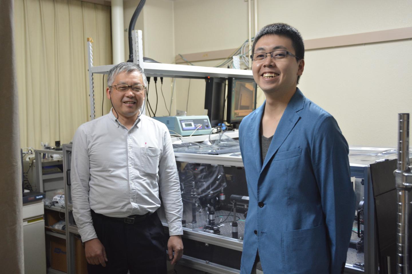 Fig.2  Associate professor Yuichi Nakamura (left) and First Author, Zen Shirakashi