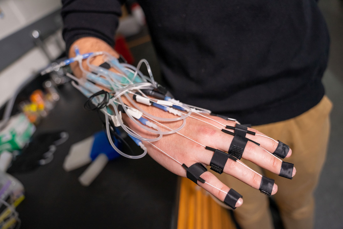 glove to demonstrate analog features of soft pneumatic control circuits