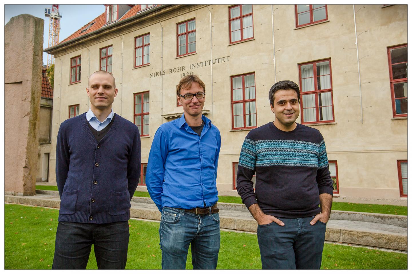Soren Stobbe, Peter Lodahl and Alisa Javadi, University of Copenhagen