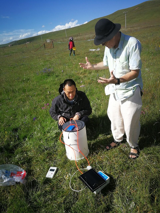 Researchers on the Qinghai-Tibetan Plateau