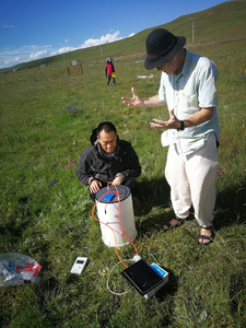 Researchers on the Qinghai-Tibetan Plateau