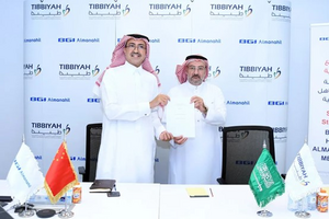 CEO of Al Faisaliah Group Mr. Ziad Al Tunisi (left) and Tibbiyah’s CEO Mr. Alaa Ahmed Amee (right) attending the JV signing ceremony