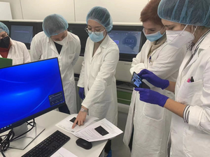 BGI Genomics’ Grace Xu training her Serbian counterparts