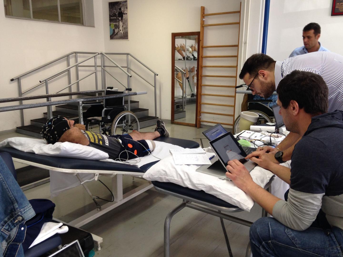 Nerve-Stimulating Leg Prosthesis Improves Movement and Functionality in Amputees (4 of 10)