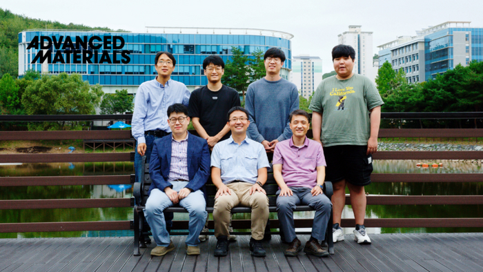 Professor Yoon Seok Oh (front row, second from left) and his research team.