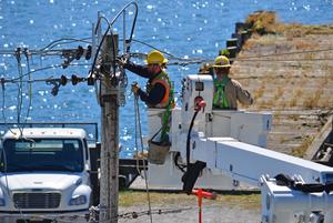 Disadvantaged people wait significantly longer for power restoration after major storms