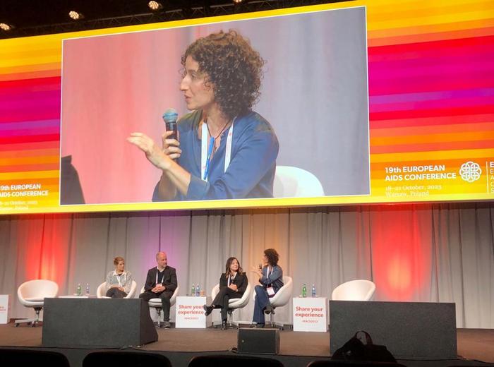 Raquel Martín, first author of the study, associate physician at Odense University Hospital and researcher at CEEISCAT-IGTP, explained her recent research at the 19th European AIDS Conference in Warsaw (Poland).