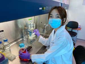 SMART CAMP Senior Postdoctoral associate Dr Huang Jiayi spiking microorganisms into mesenchymal stromal cells (MSCs) for identifying critical quality attribute candidates of adventitious bacterial contamination.