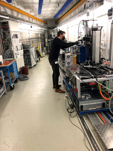 Dr. Matthew Sadd working with the experimental setup at the Swiss Light Source outside Zurich in Switzerland.