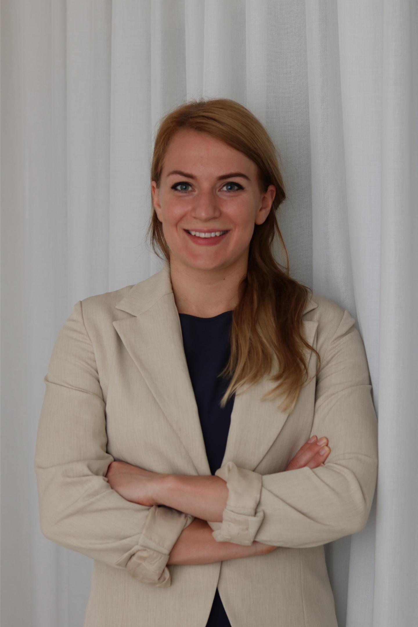 Dr. Anouk Claessens