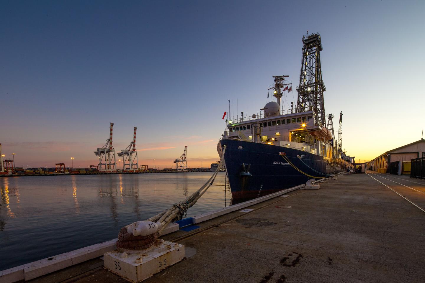 JOIDES Resolution in Fremantle (Australia)