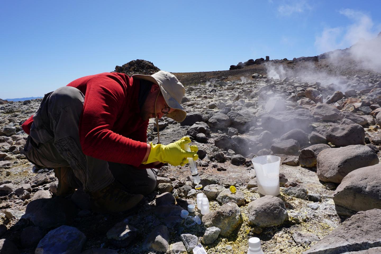 researchers of the BrineMine project are investigating the raw-materials potential of thermal wells in Chile