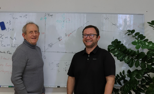 Researchers Jürgen Haase and Michael Jurkutat, Leipzig University