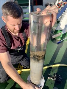 Preparing a sediment core