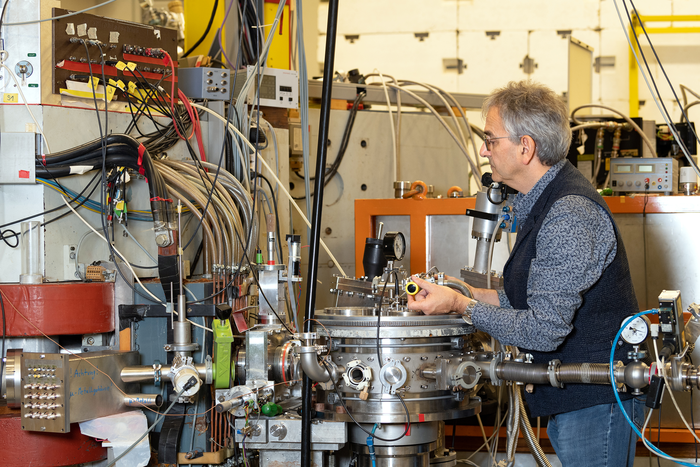 Dr. Roman Gernhäuser at the target chamber.