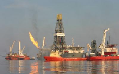 Image of Vessels and Platforms Responding to the <I>Deepwater Horizon </I>Spill in 2010