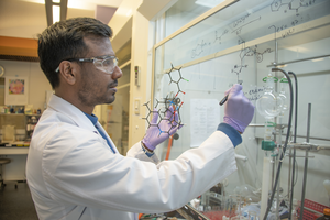 Reaction of pyruvate using organic catalyst