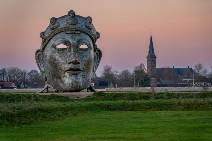 Nijmegen, The Netherlands, 17.12.2023, Sculpture of Roman mask "Het gezicht van Nijmegen" by artist Andreas Hetfeld, located on the banks of river Waal