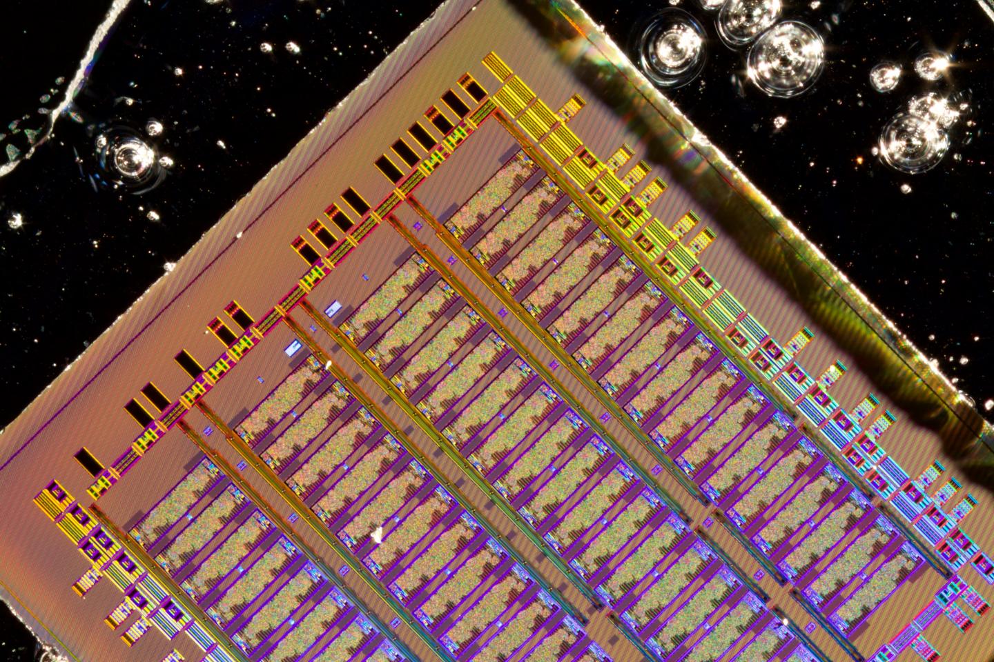 FIG1 Bulk Silicon Electronic-photonic Chip 
