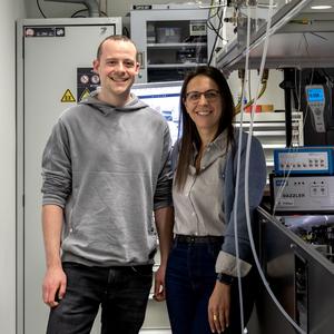 Research Group Leader Dr. Hanieh Fattahi (right) together with Kilian Scheffter (left) in the lab.