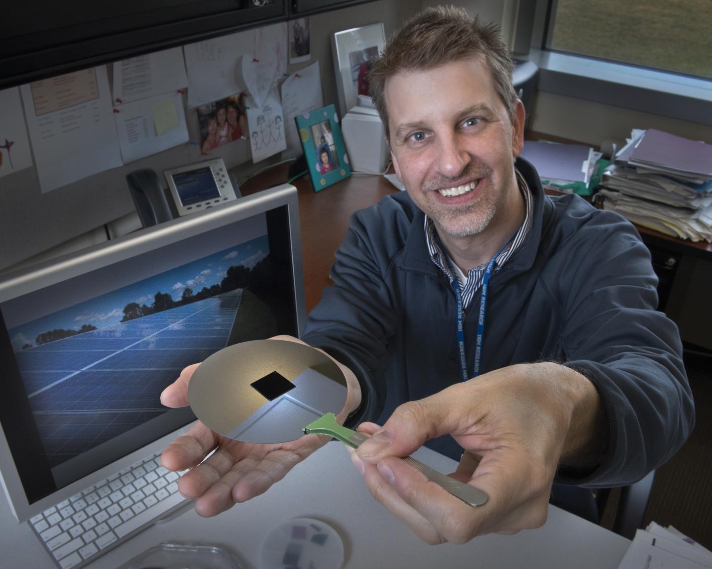 Scientist Displays Antireflective Silicon