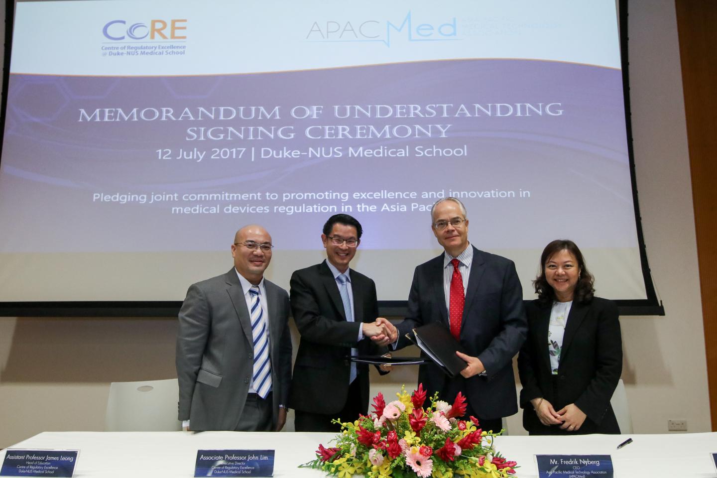 APACMeD signs MoU with Duke-NUS' Centre of Regulatory Excellence