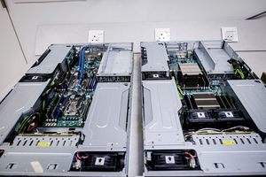 NTU Singapore’s new liquid spray-cooling system replaces the heatsinks and fans in a conventional server