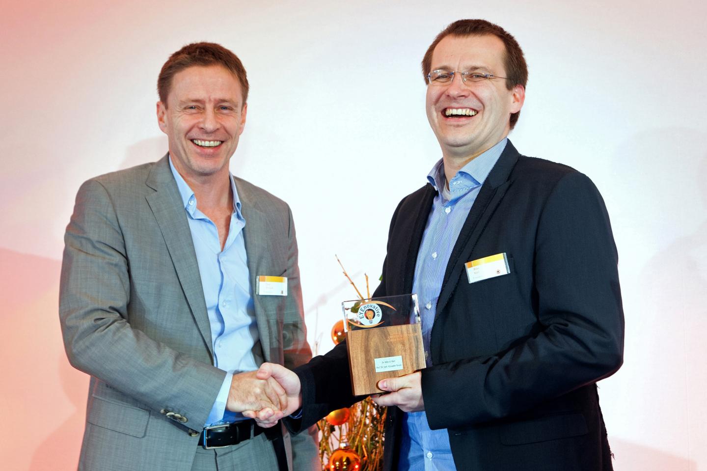 Dr. Olaf Strau&szlig; (left) Congratulates Dr. Mike Karl