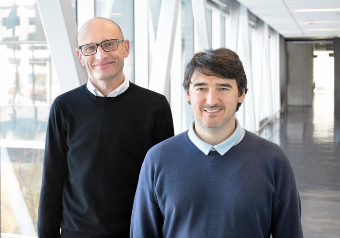 Greg FitzHarris, chercheur au CRCHUM et professeur à l'Université de Montréal, en compagnie de Filip Vasilez, un ancien stagiaire postdoctoral dans son labo et sa doctorante et premier auteur de l'étude