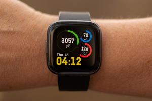 Smartwatch with step tracker